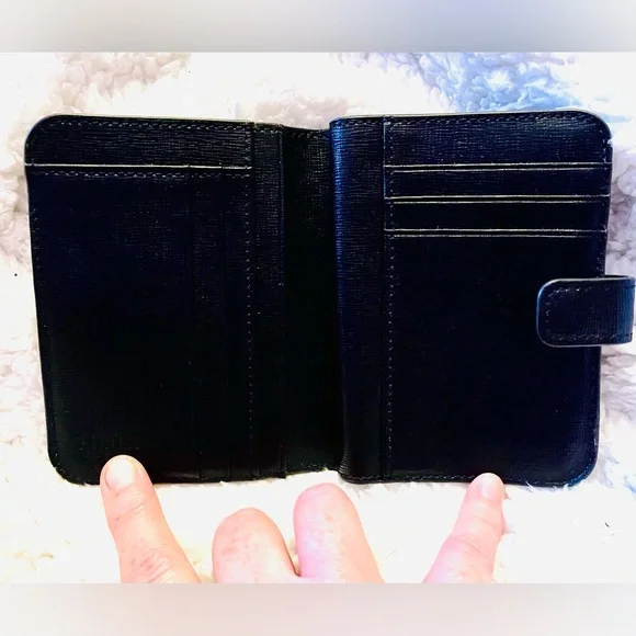 Black Saffiano leather Furla wallet with 8 card slots, in Excellent condition! - Picture 3 of 6